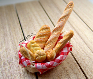 Miniature Basket of Bread Miniature 1:12 - SweetsOfMyOwn
