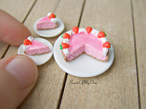 Strawberry Cream Pie Miniature 1:12 Scale - SweetsOfMyOwn