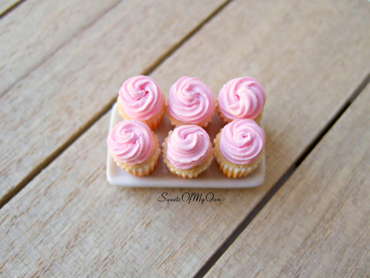 Miniature Pink Cupcakes 1:12 Scale - SweetsOfMyOwn