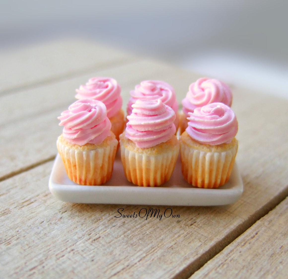 Miniature Pink Cupcakes 1:12 Scale - SweetsOfMyOwn