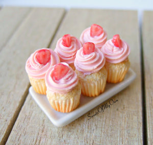 Miniature Strawberry Cupcakes 1:12 Scale - SweetsOfMyOwn
