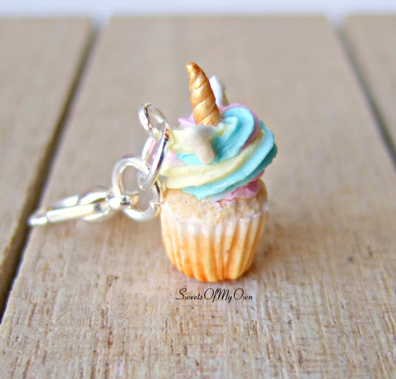 Unicorn Cupcake Charm (small) - SweetsOfMyOwn