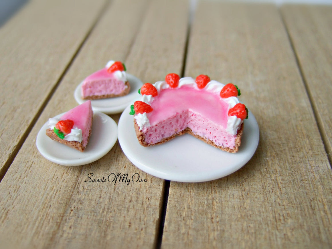 Strawberry Cream Pie Miniature 1:12 Scale - SweetsOfMyOwn
