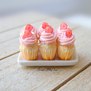 Miniature Strawberry Cupcakes 1:12 Scale - SweetsOfMyOwn