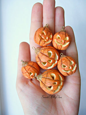 Pumpkin Jack-O'-Lantern (2.5cm in size) - Necklace/Charm/Keychain - MTO