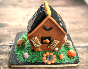 Miniature Halloween Gingerbread House 1:12 Scale - SweetsOfMyOwn