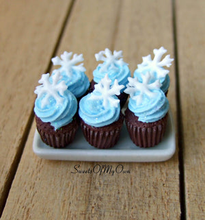 Miniature Winter Cupcakes 1:12 Scale - SweetsOfMyOwn