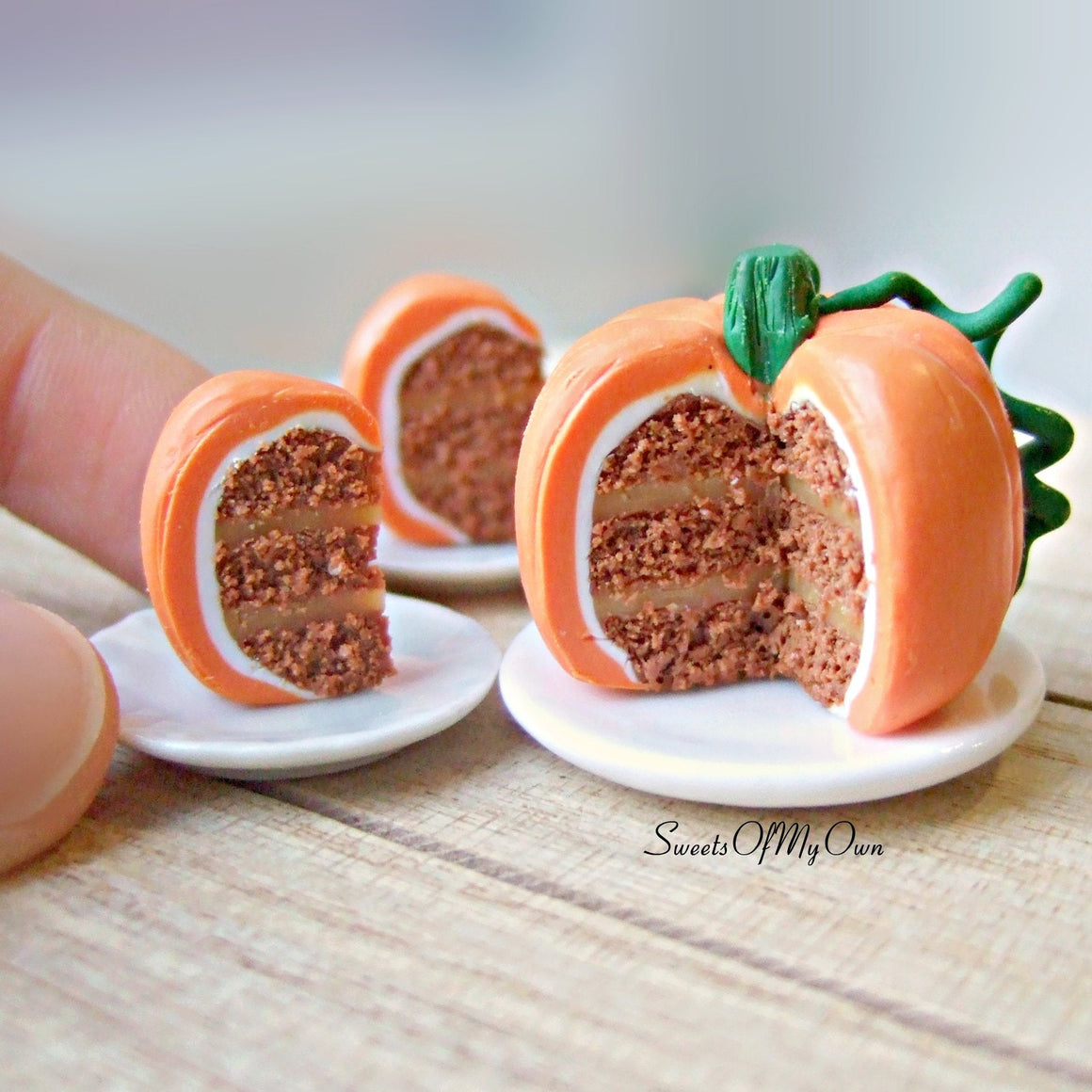Miniature Pumpkin Cake 1:12 Scale - SweetsOfMyOwn