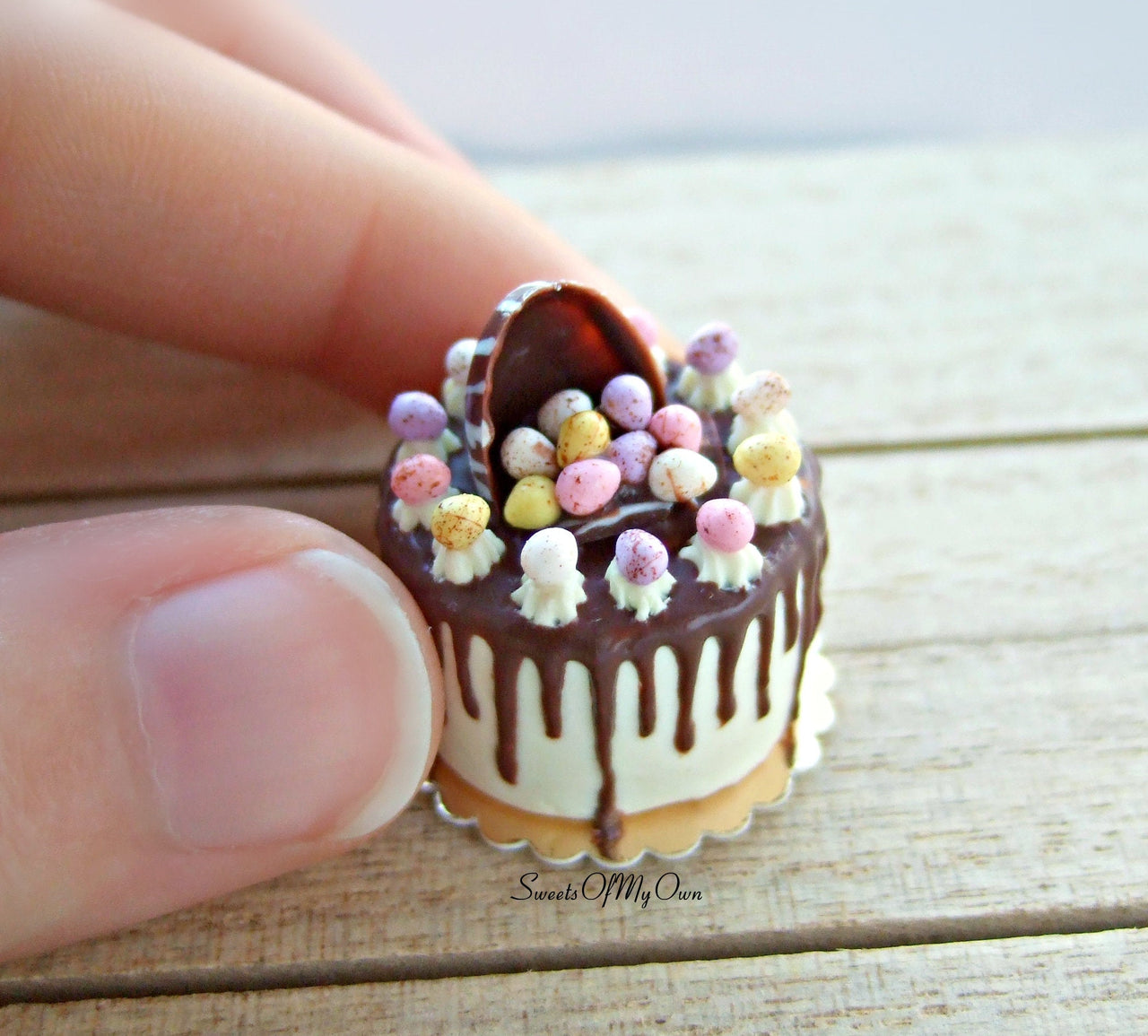 MTO - Vanilla Easter Cake Miniature - Doll House 1:12 Scale - Made in the UK - SweetsOfMyOwn
