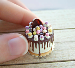 MTO - Vanilla Easter Cake Miniature - Doll House 1:12 Scale - Made in the UK - SweetsOfMyOwn