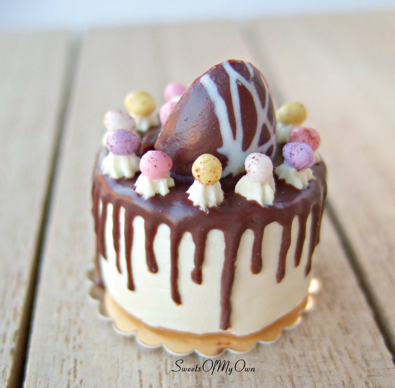 MTO - Vanilla Easter Cake Miniature - Doll House 1:12 Scale - Made in the UK - SweetsOfMyOwn