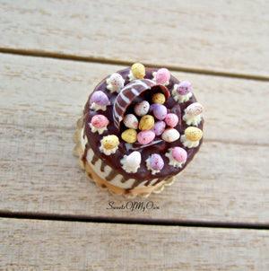 MTO - Vanilla Easter Cake Miniature - Doll House 1:12 Scale - Made in the UK - SweetsOfMyOwn