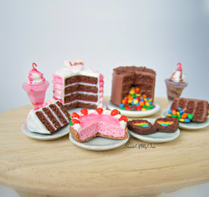 Miniature Chocolate Valentine's Cake 1:12 Scale - SweetsOfMyOwn