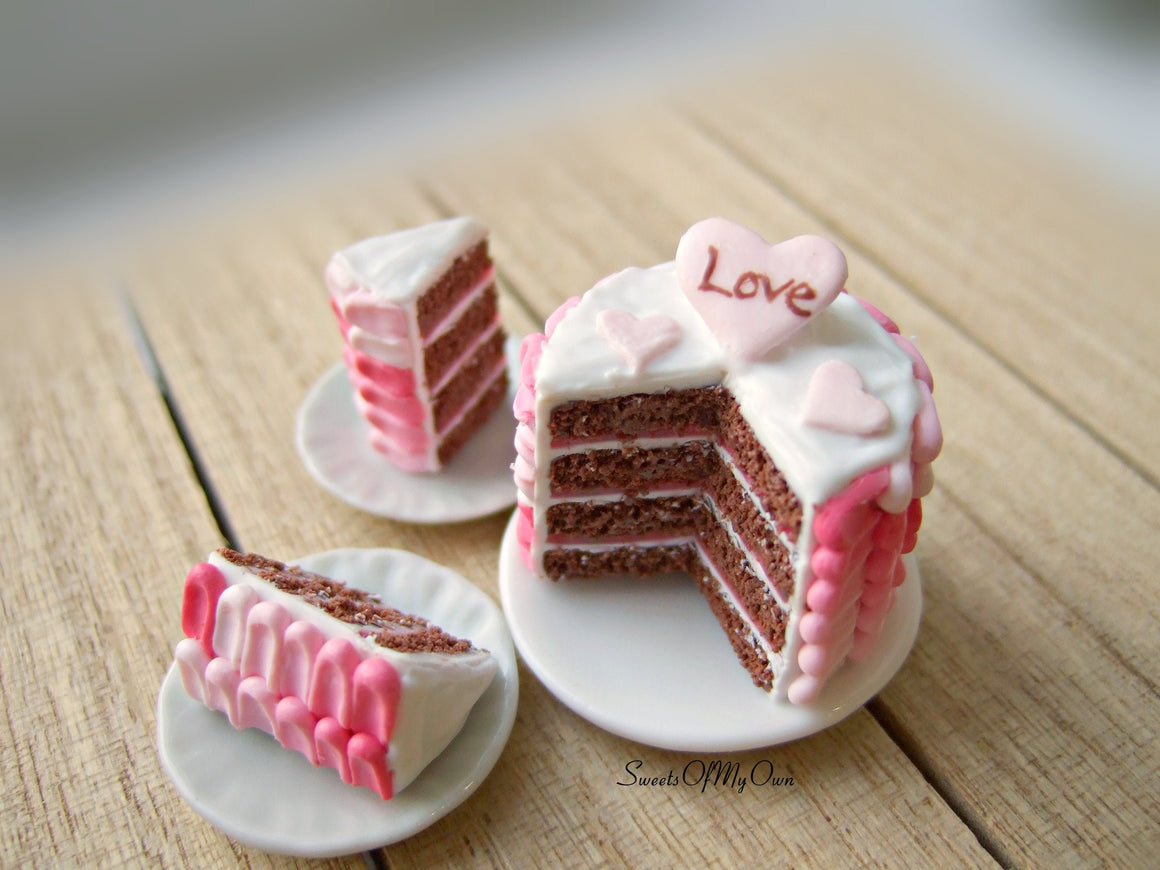 Miniature Chocolate Valentine's Cake 1:12 Scale - SweetsOfMyOwn