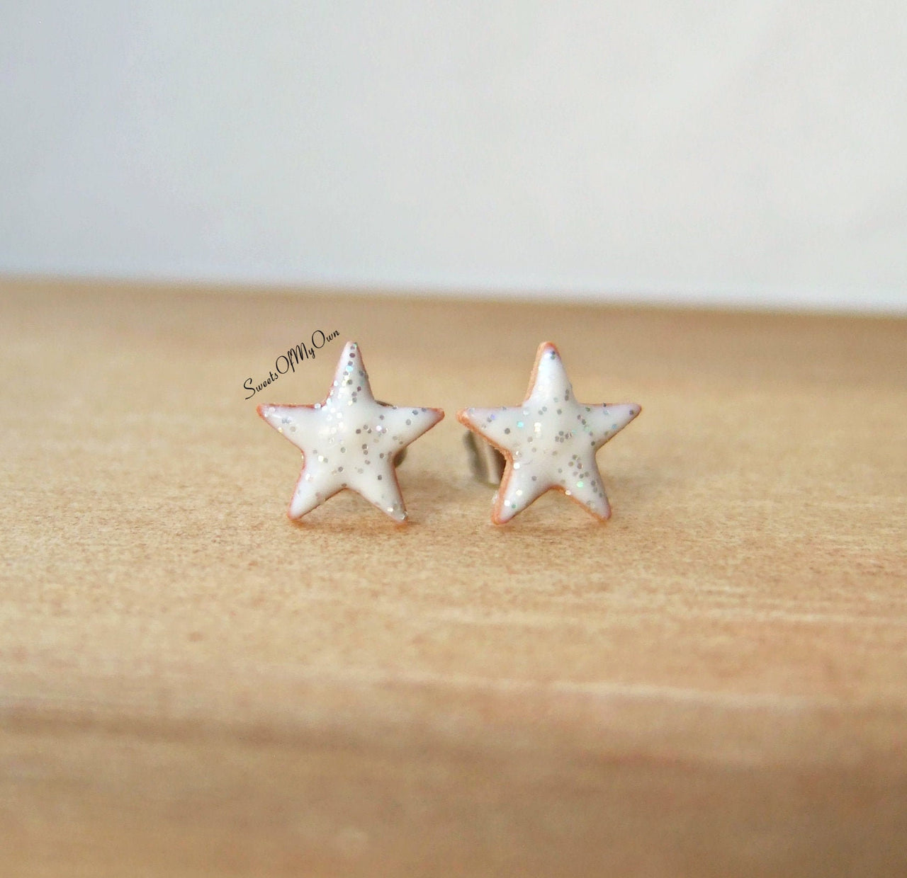Gingerbread Glitter Star Biscuit Stud Earrings - SweetsOfMyOwn