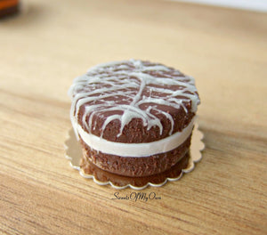 Miniature Cobweb Glow in the Dark Cake 1:12 Scale - SweetsOfMyOwn
