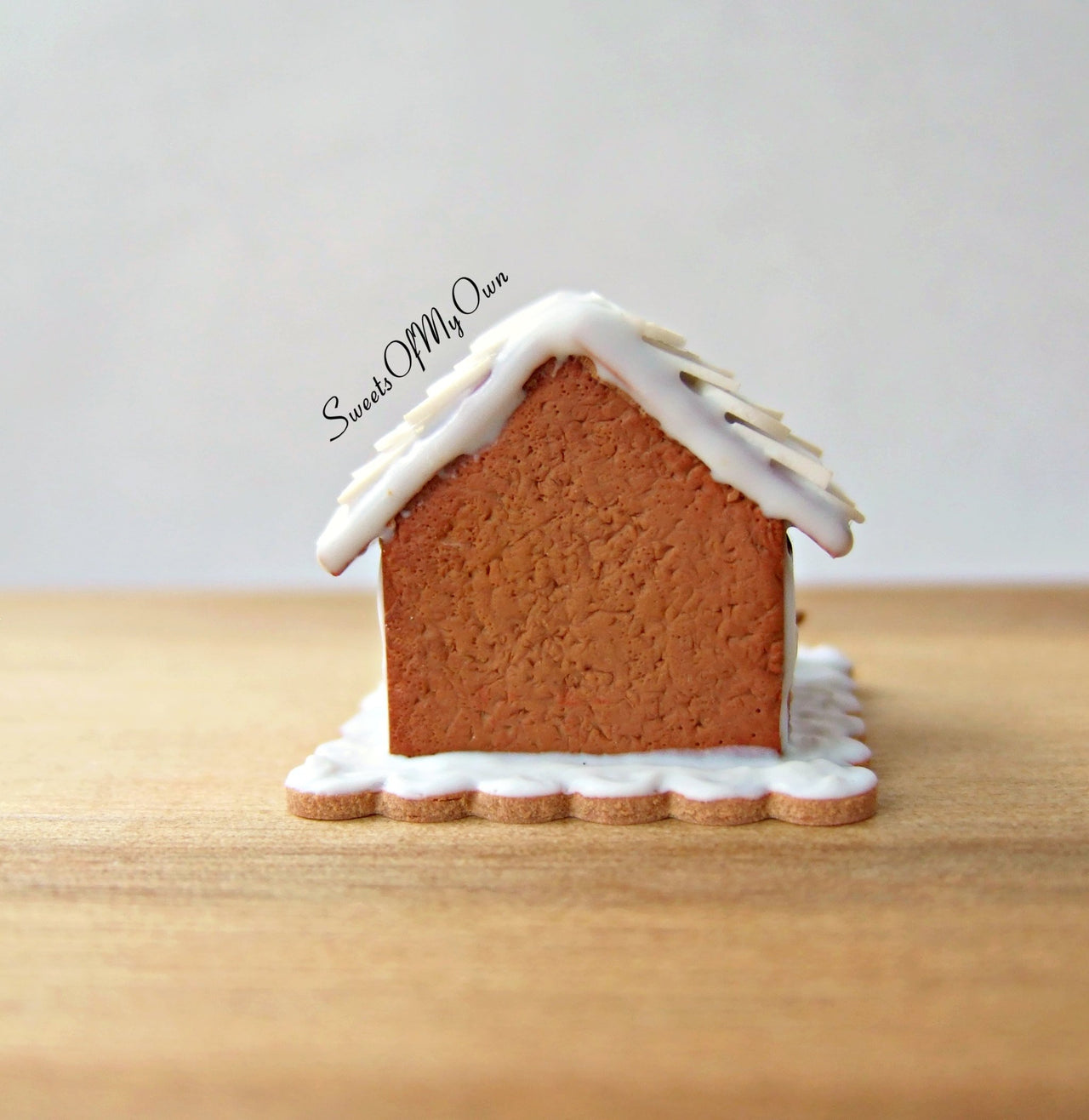 Miniature White Icing Style 4 Gingerbread House 1:12 Scale - SweetsOfMyOwn