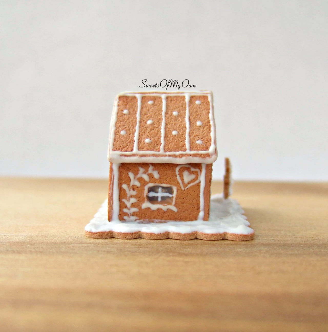 Miniature White Icing Style 3 Gingerbread House 1:12 Scale - SweetsOfMyOwn