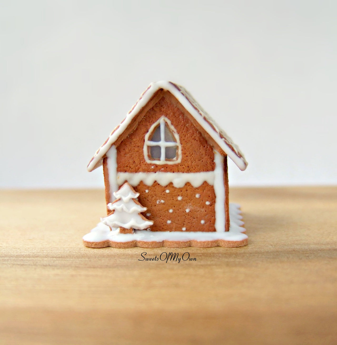 Miniature White Icing Style 1 Gingerbread House 1:12 Scale - SweetsOfMyOwn