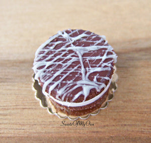 Miniature Cobweb Glow in the Dark Cake 1:12 Scale - SweetsOfMyOwn