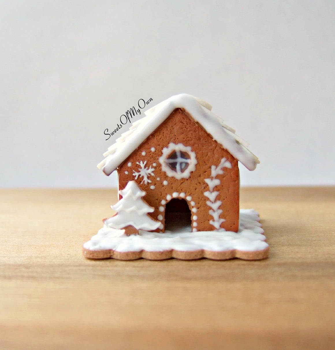 Miniature White Icing Style 4 Gingerbread House 1:12 Scale - SweetsOfMyOwn