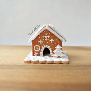 Miniature White Icing Style 2 Gingerbread House 1:12 Scale - SweetsOfMyOwn