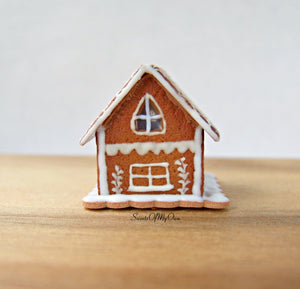 Miniature White Icing Style 1 Gingerbread House 1:12 Scale - SweetsOfMyOwn