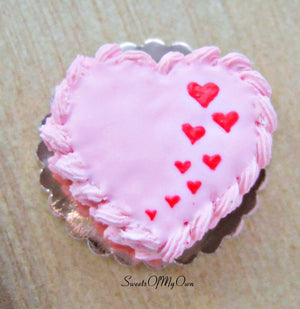 Miniature Pink Heart Shaped Cake with Piped Frosting - Doll House 1:12 Scale - SweetsOfMyOwn