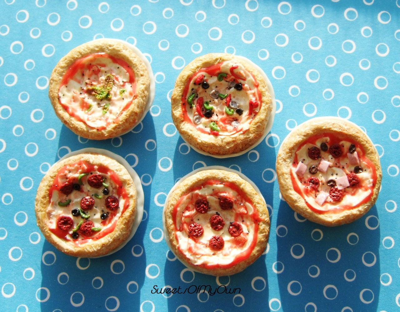MTO - Miniature Whole Pizza - Dolls House 1:12 Scale Food - SweetsOfMyOwn