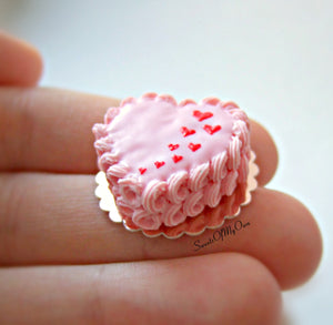 Miniature Pink Heart Shaped Cake with Piped Frosting - Doll House 1:12 Scale - SweetsOfMyOwn